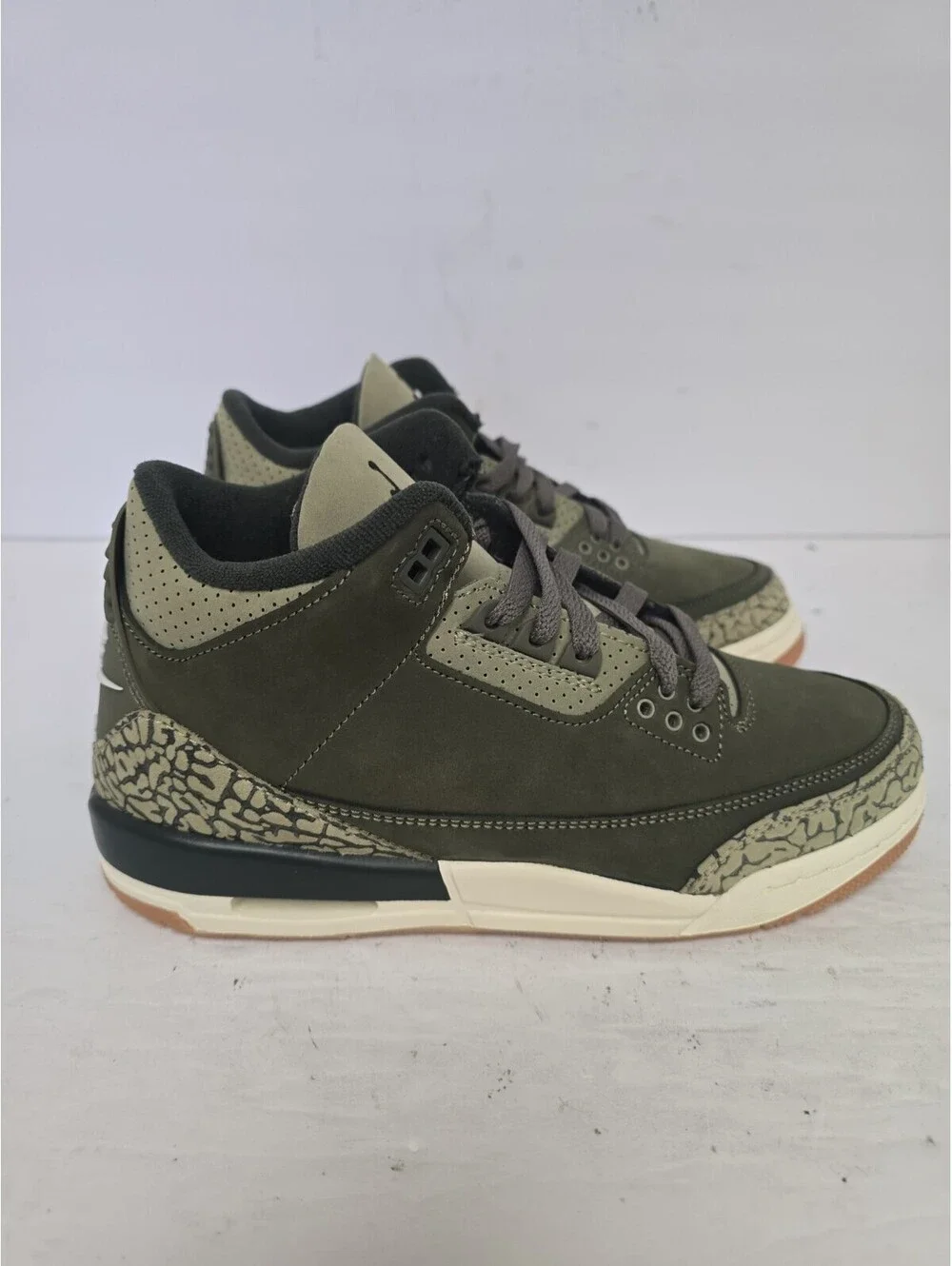 Nike DM0967-202 Air Jordan 3 Retro GS Family Affair Olive Size 5Y